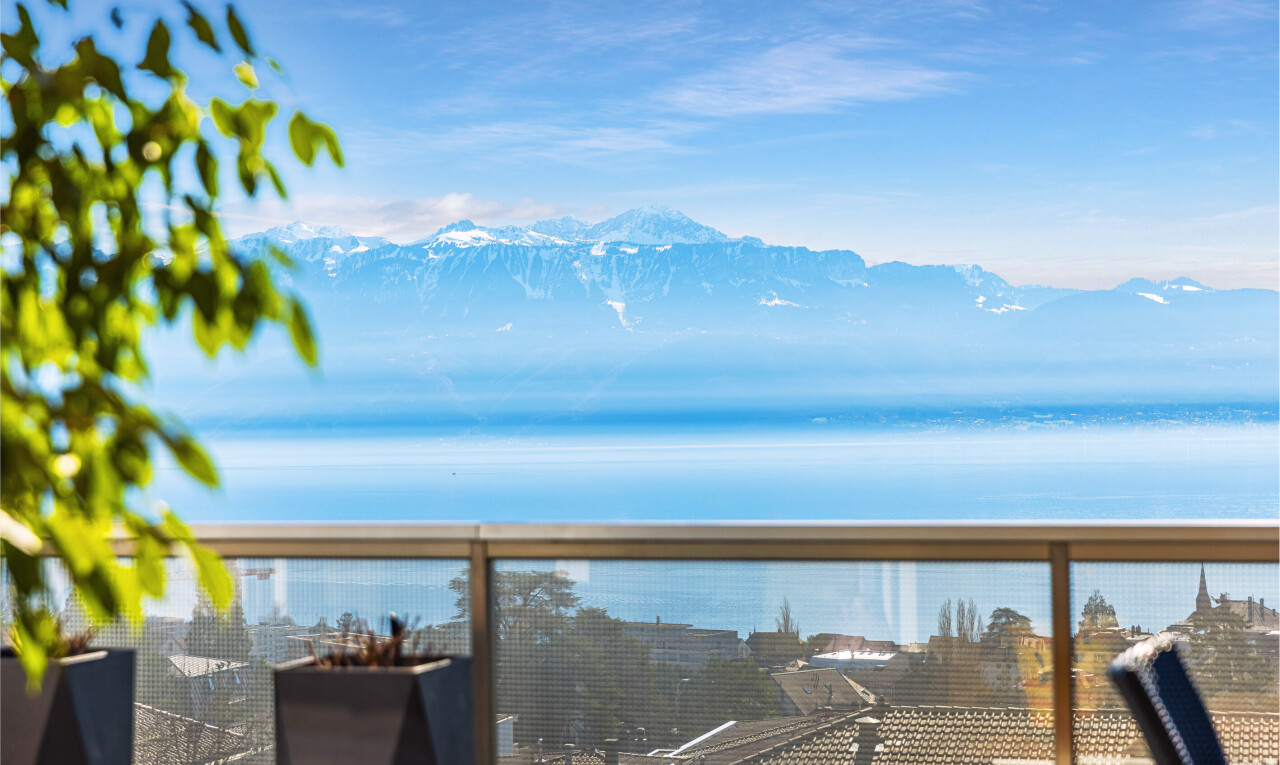 vue sur la mer avec day time, vue sur la montagne, mountain view, vue sur l'eau, et water view