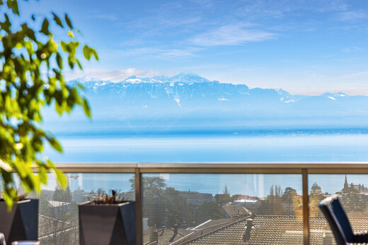 vue sur la mer avec day time, vue sur la montagne, mountain view, vue sur l'eau, et water view
