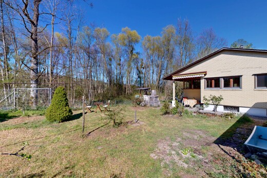 façade avec auvent, pelouse, day time, from property, et fondation en béton
