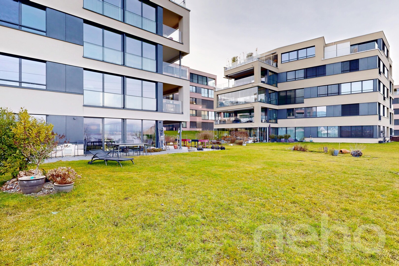 extérieur du bâtiment avec vue sur le complexe d'appartements, apartment complex view, et from community