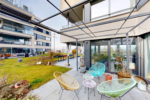 terrasse mit wintergarten, rasen, und terrasse