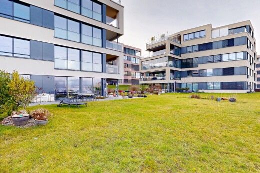 außenansicht mit blick auf wohnanlage, apartment complex view, und from community