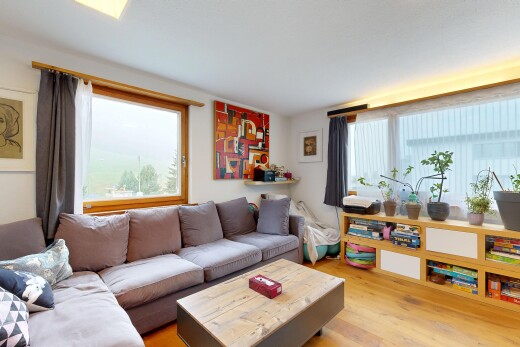 wohnzimmer mit inside property, natürliches licht, natural light, gipskartonwand, und drywall