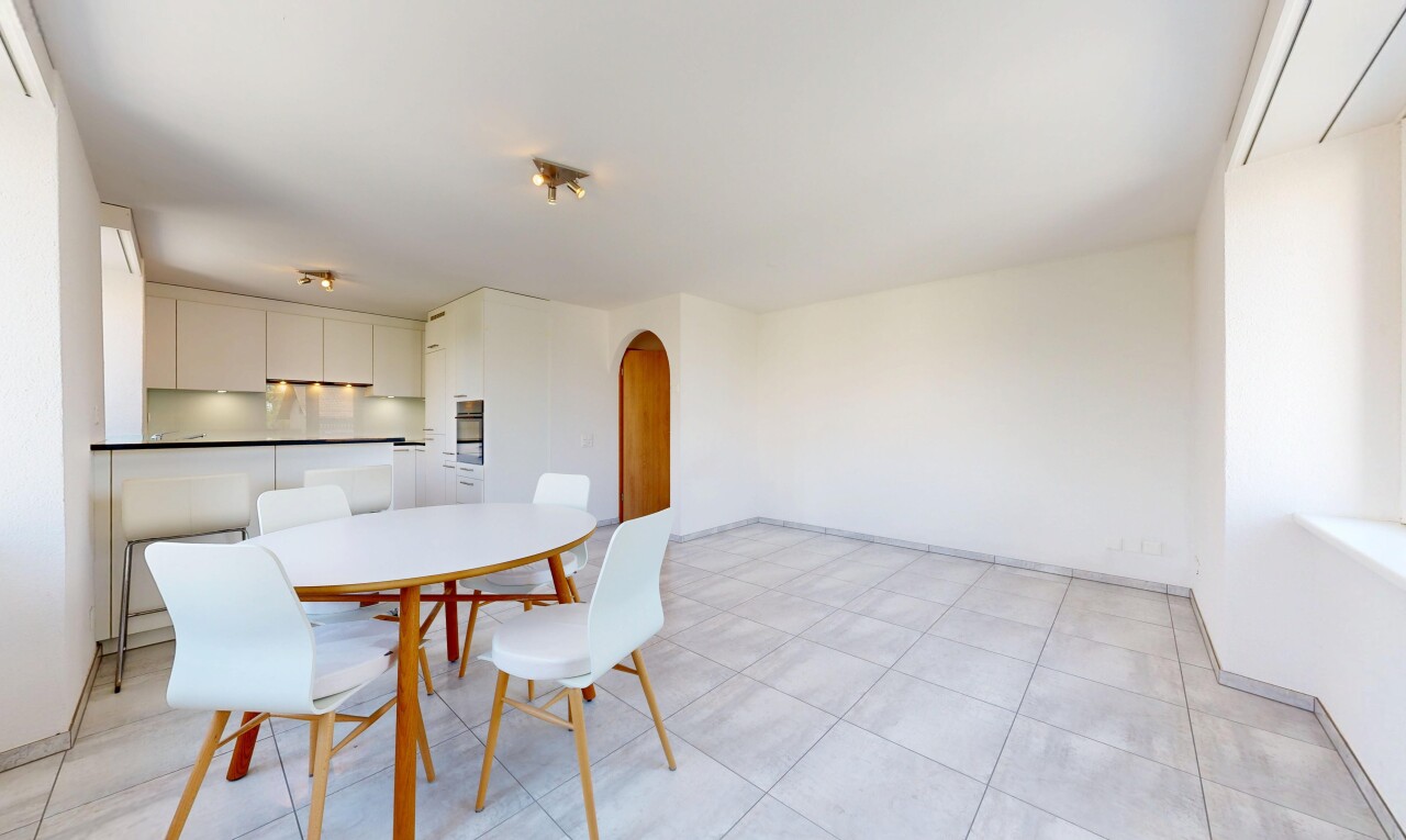 esszimmer mit gewölbte gehwege, light floor, inside property, drywall, und gipskartonwand