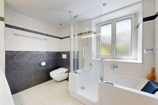 bad mit fliesenwand, tile wall, dusche, komplettes badezimmer, und inside property