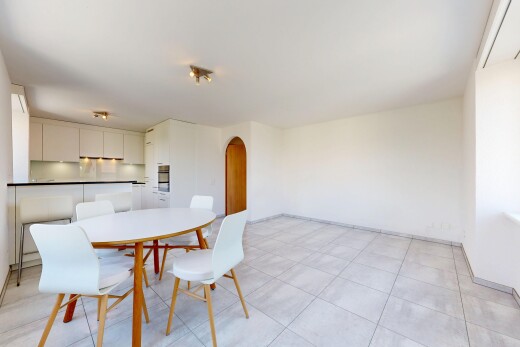 esszimmer mit gewölbte gehwege, light floor, inside property, drywall, und gipskartonwand