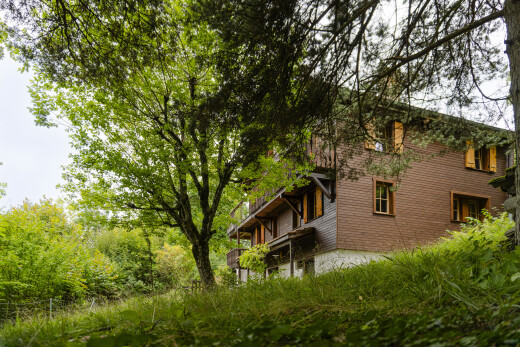 außenansicht mit overcast, property visible, und balkon
