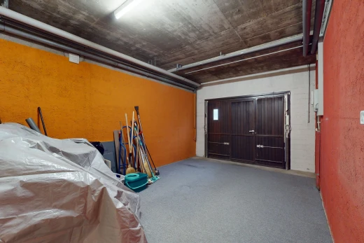 zimmer / schlafzimmer mit teppich