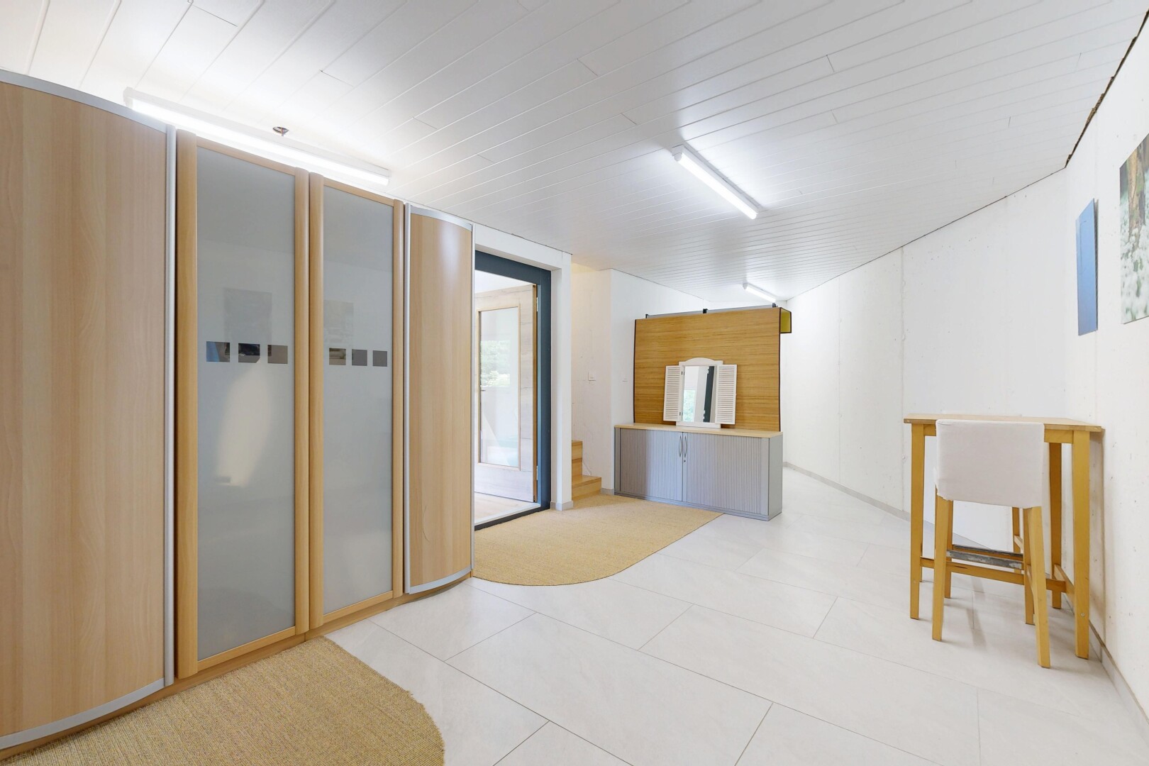 espace intérieur avec inside property, light floor, cloison sèche, et drywall