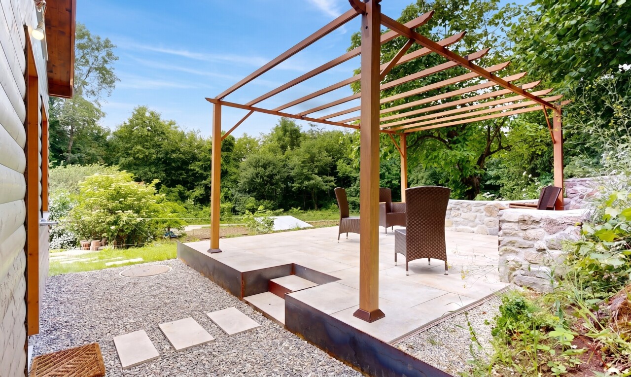 terrasse avec terrasse, pergola, et day time