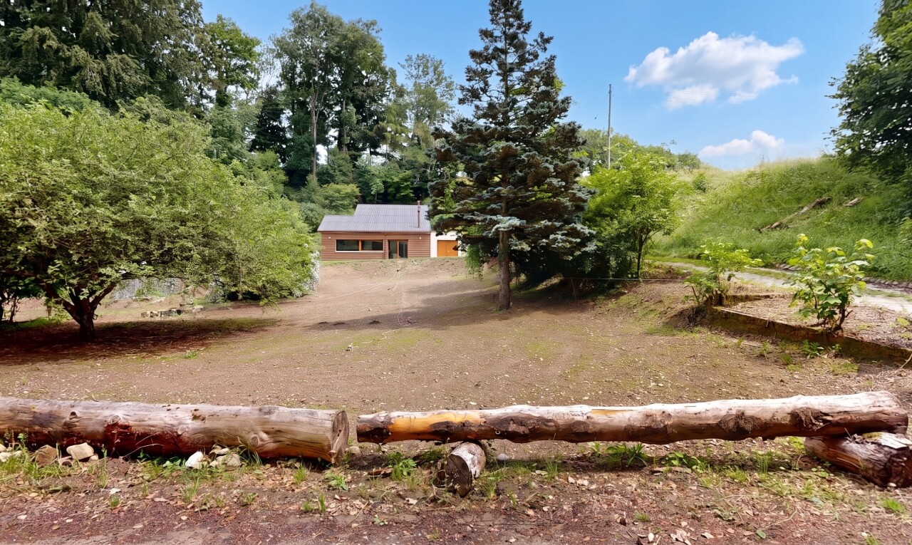 jardin avec day time et property visible