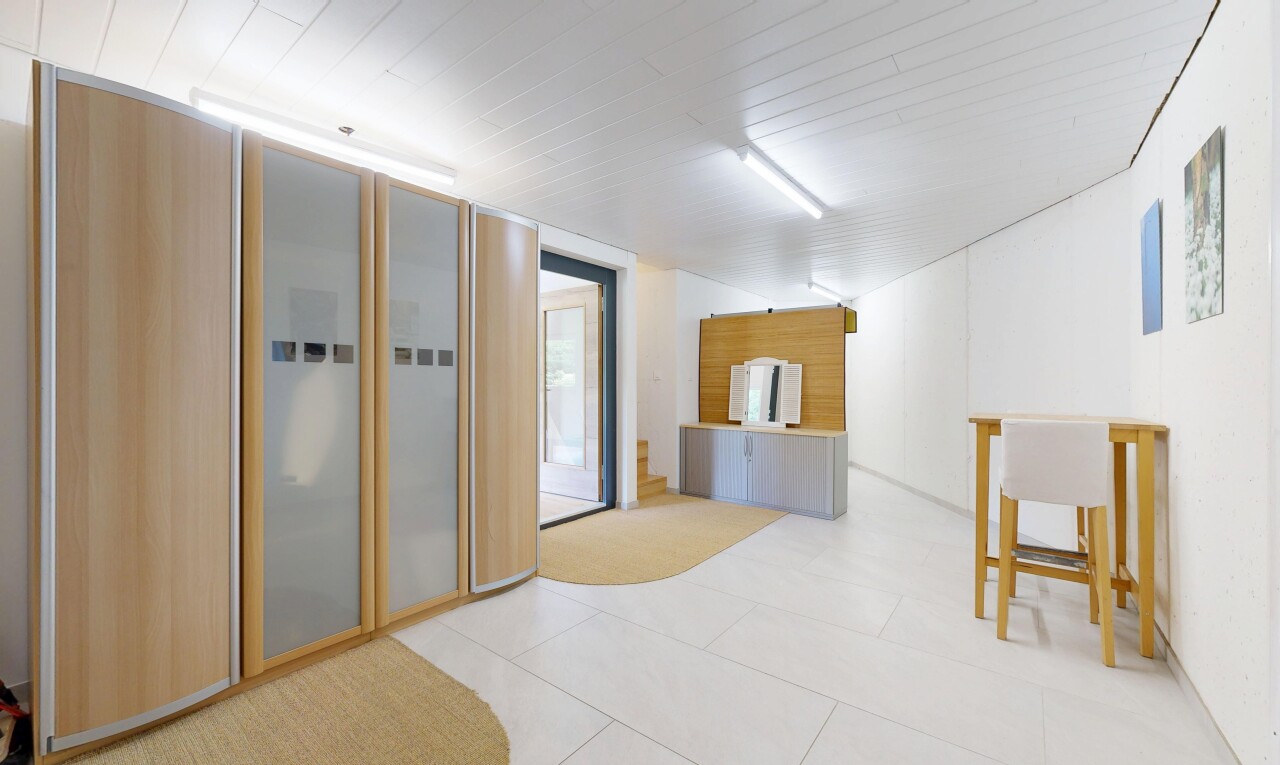 espace intérieur avec inside property, light floor, cloison sèche, et drywall