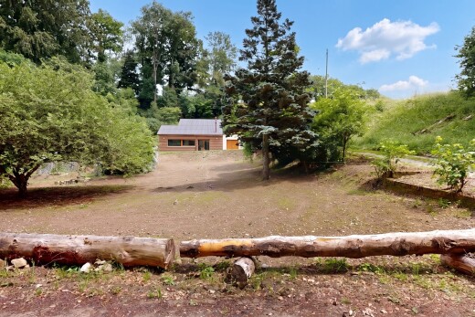 jardin avec day time et property visible