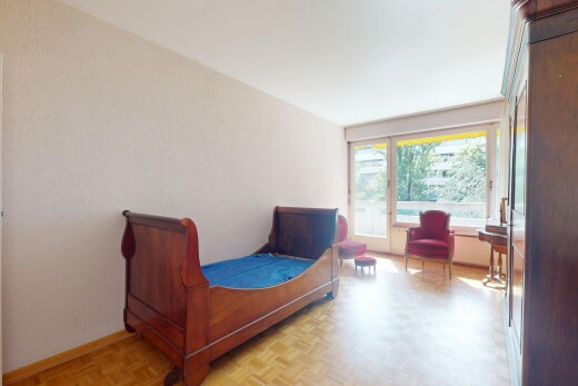 salon avec lumière naturelle, natural light, inside property, parquet floor, et plinthes murales