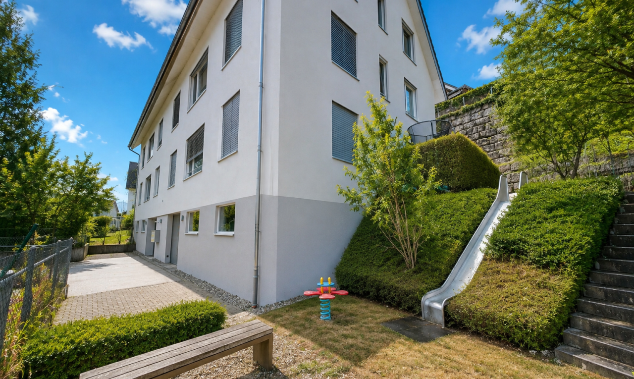 außenansicht mit zaun, day time, und treppen