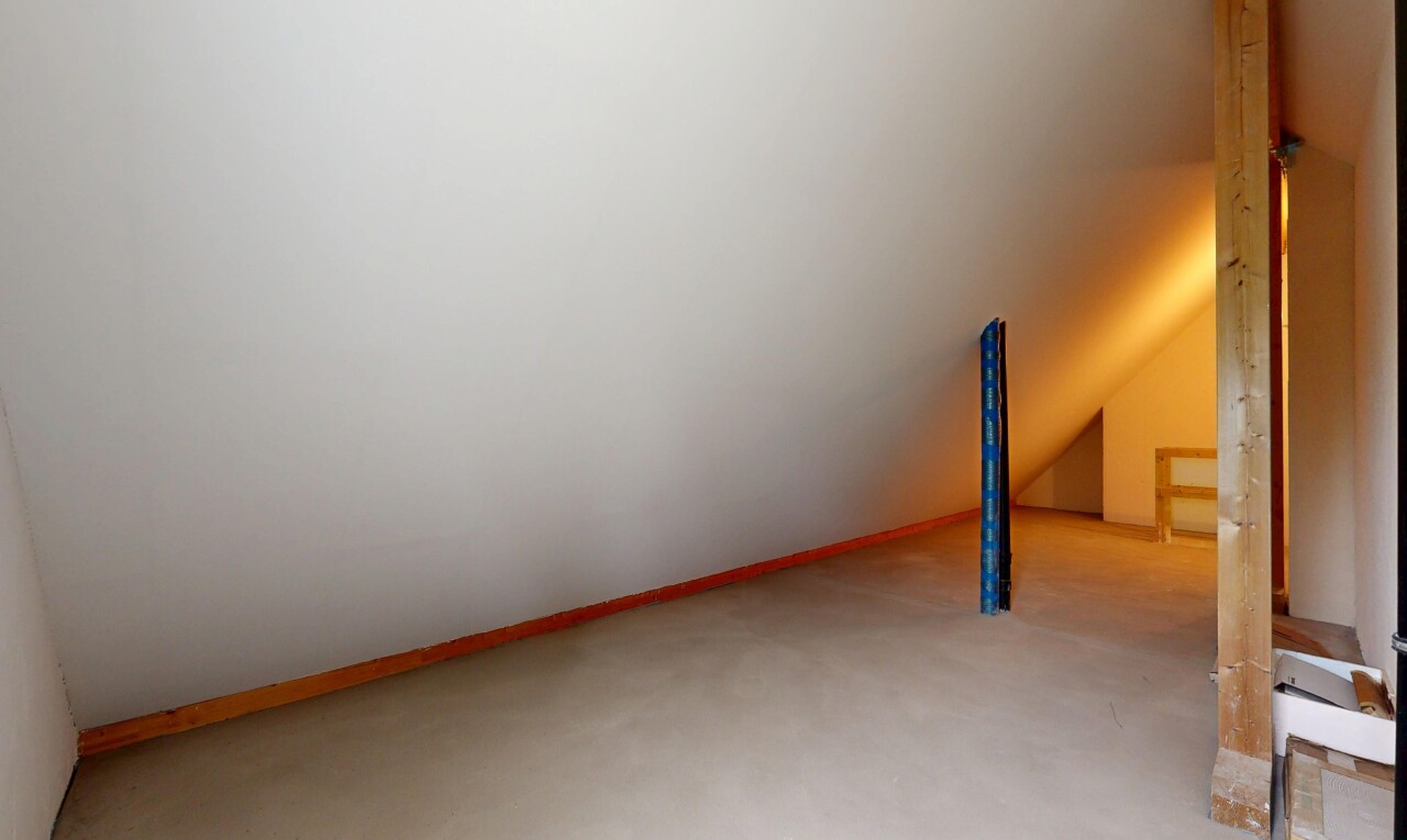 leerer raum mit gipskartonwand, drywall, niedrige decke, low ceiling, und light floor