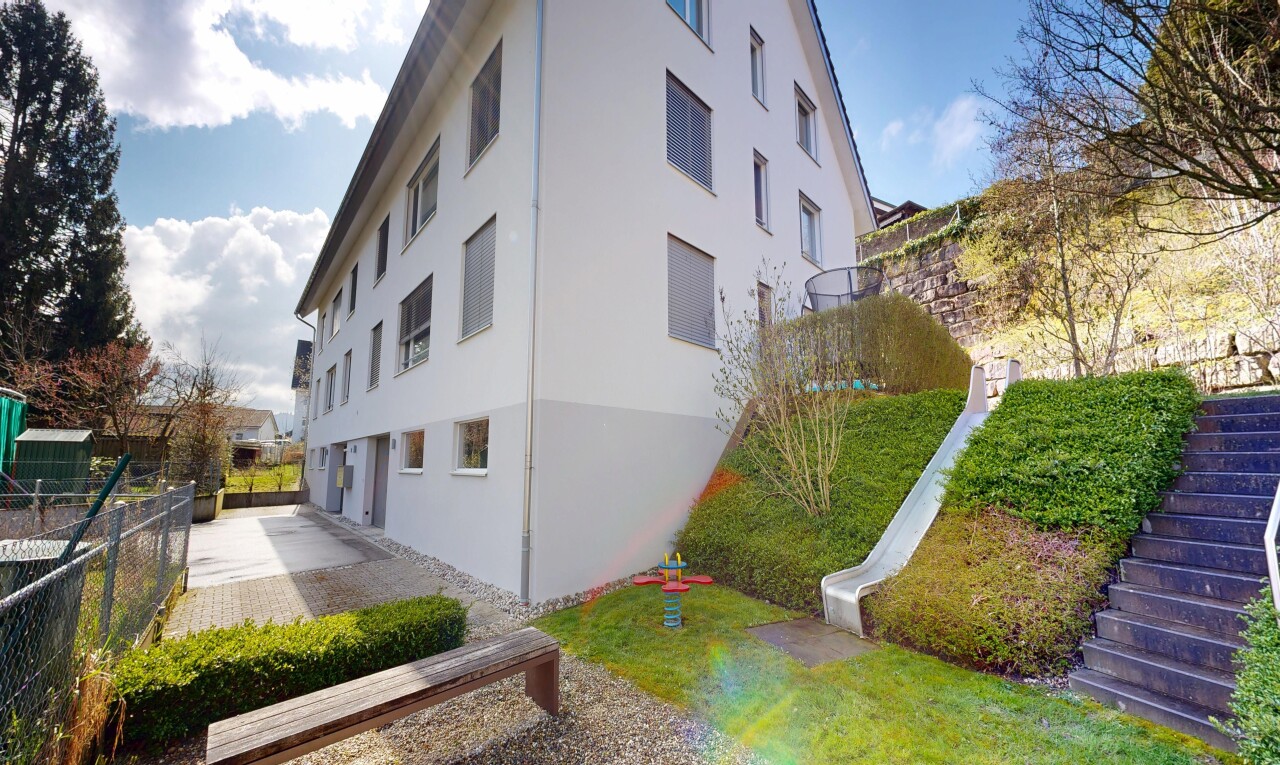 außenansicht mit zaun, apartment complex view, blick auf wohnanlage, from community, und day time