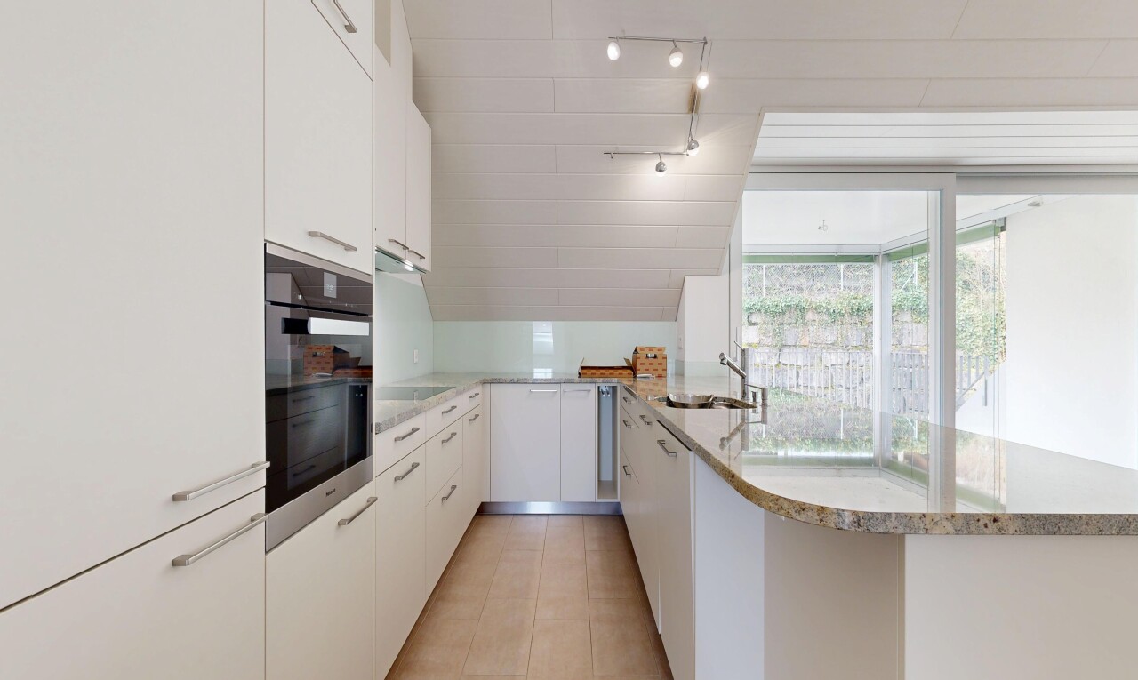 küche mit ofen, kitchen peninsula, küchentheke, white cabinets, und weiße schränke