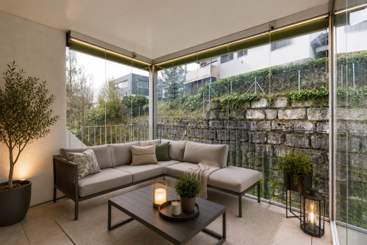 terrasse avec véranda, virtually staged, et from property