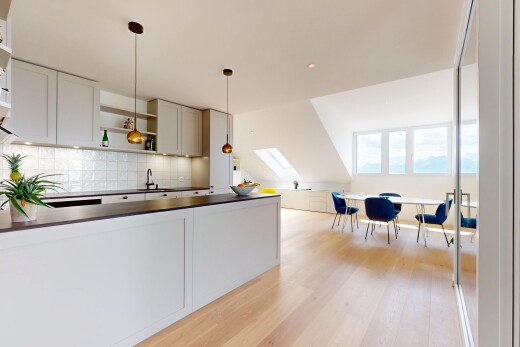 küche mit dachfenster, holzfußboden, wood finish floor, inside property, und schranktüren mit vertiefter mittelplatte
