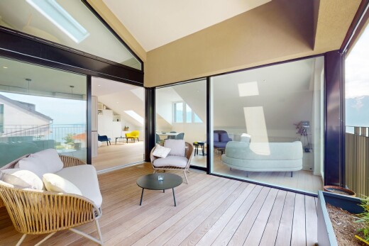 terrasse avec balcon et inside property