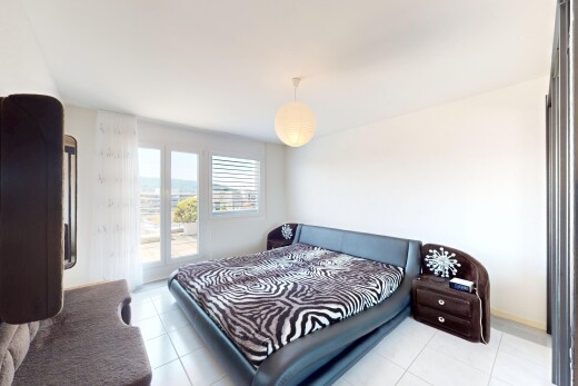 zimmer / schlafzimmer mit inside property, natural light, natürliches licht, drywall, und gipskartonwand