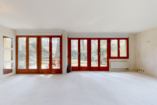 teppiche leerer raum mit natürliches licht und kühler