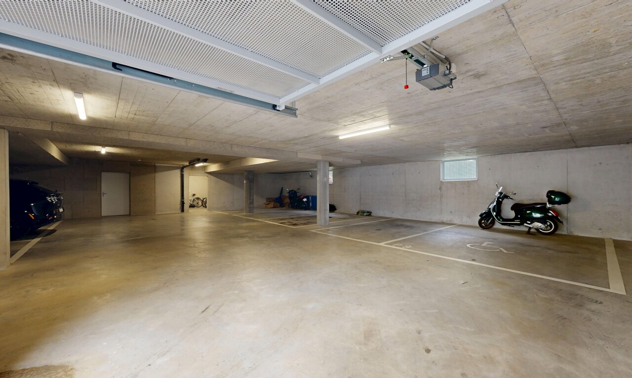 parking avec parking souterrain et lumière naturelle