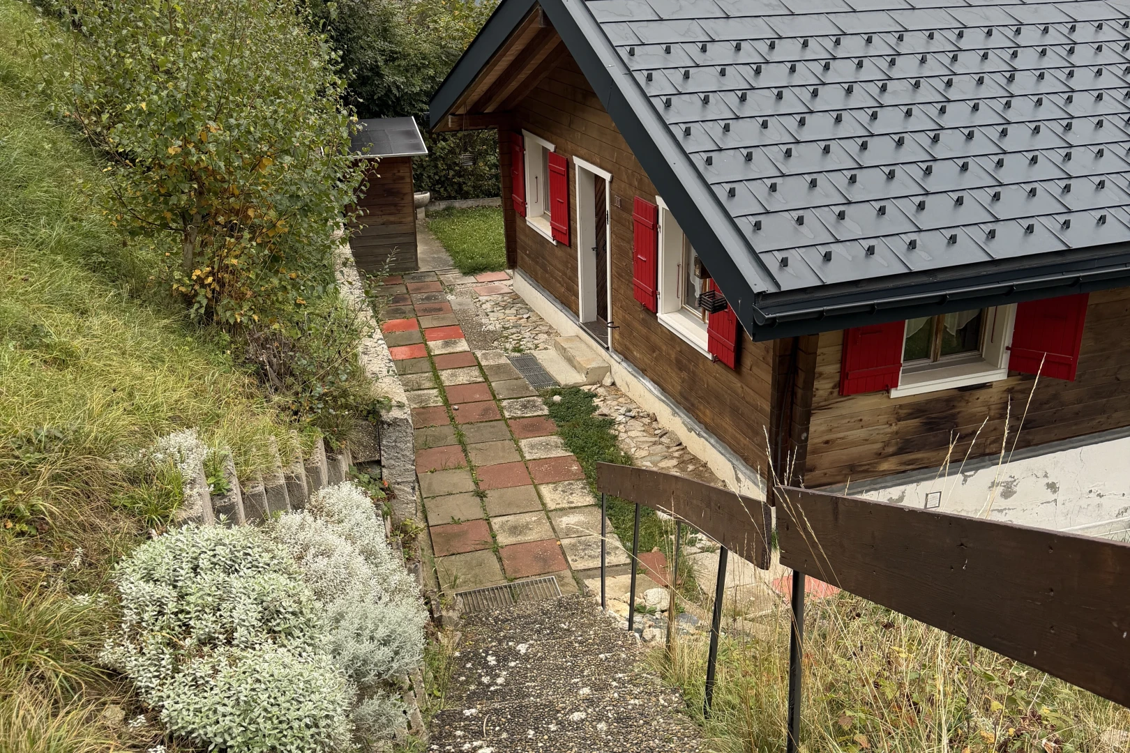 façade avec bardage horizontal, bardage en bois, et property visible