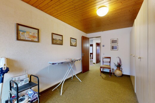 zimmer / schlafzimmer mit inside property, wood ceiling, holzdecke, carpet, und teppich