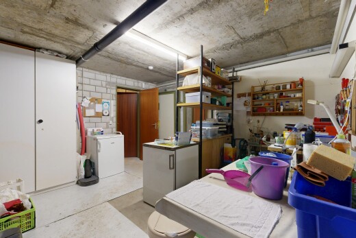 vorratskammer mit tumbler und garage