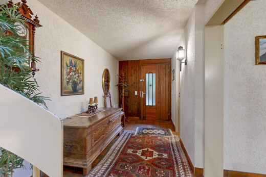 halle / korridor mit inside property, strukturierte wand, textured wall, spritzputz decke, und textured ceiling