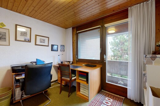 büro mit inside property, natürliches licht, natural light, bürobereich, und holzdecke