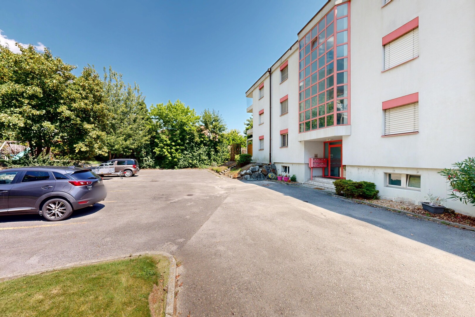 extérieur du bâtiment avec parking, day time, from community, apartment complex view, et vue sur le complexe d'appartements