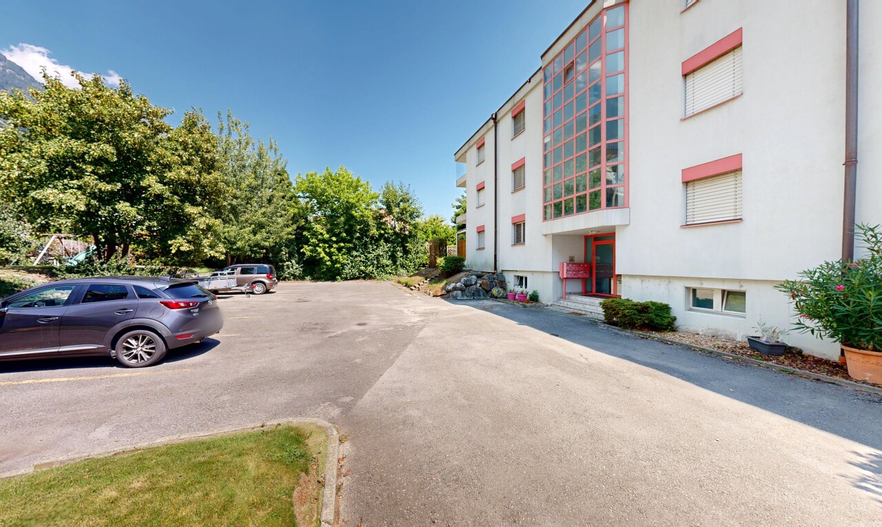 extérieur du bâtiment avec parking, day time, from community, apartment complex view, et vue sur le complexe d'appartements