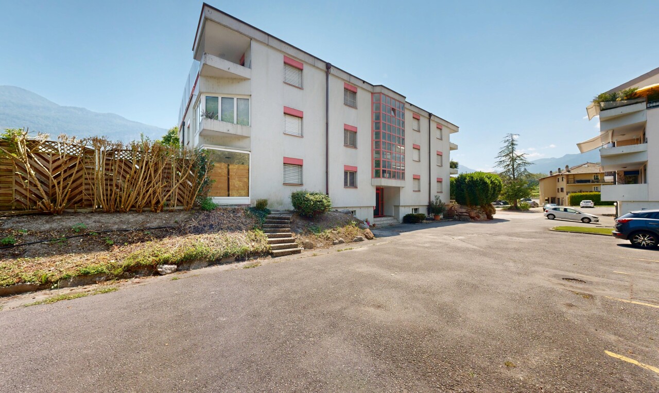 extérieur du bâtiment avec vue sur le complexe d'appartements, apartment complex view, et day time