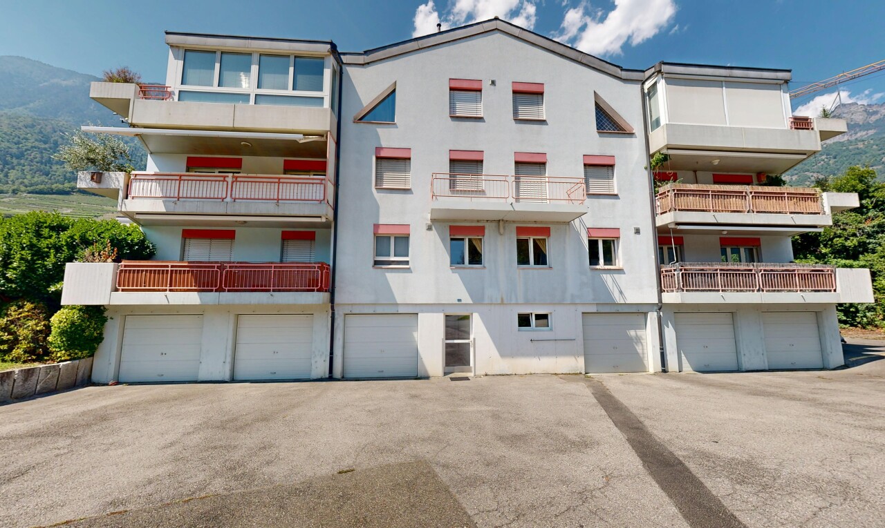 extérieur du bâtiment avec day time, vue sur le complexe d'appartements, et apartment complex view
