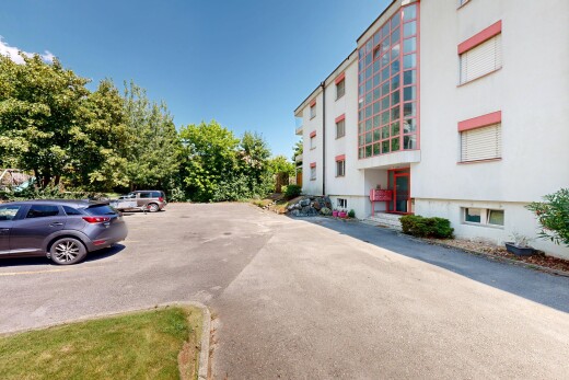 extérieur du bâtiment avec parking, day time, from community, apartment complex view, et vue sur le complexe d'appartements