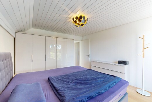 chambre avec placard, cloison sèche, drywall, inside property, et plafond en bois
