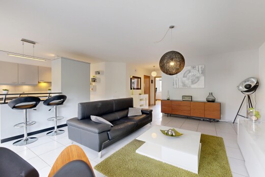 salon avec inside property, virtually staged, sol en carrelage, tile floor, et cloison sèche