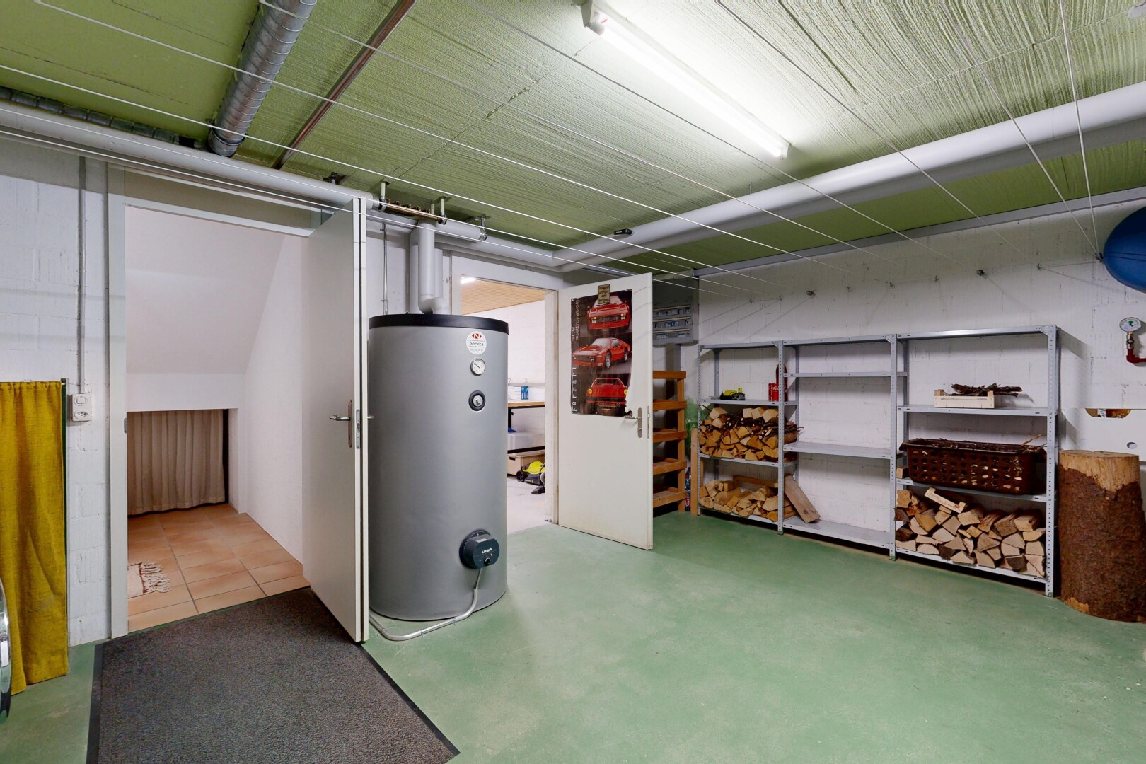 parking avec chauffe-eau et inside community