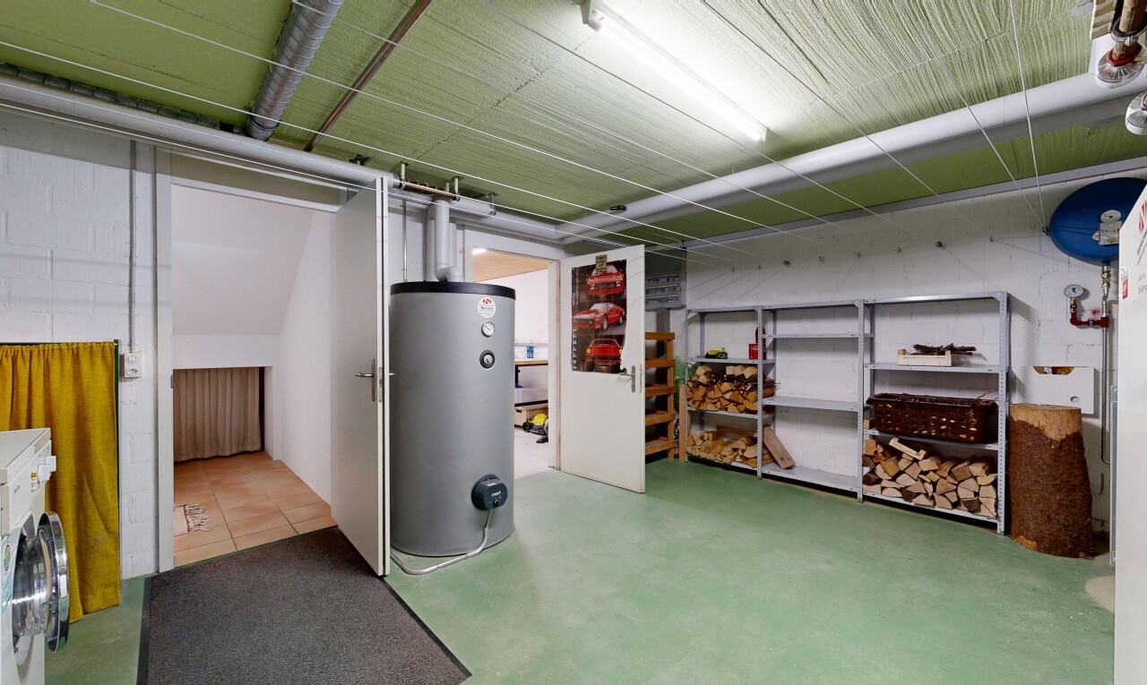 parking avec chauffe-eau et inside community