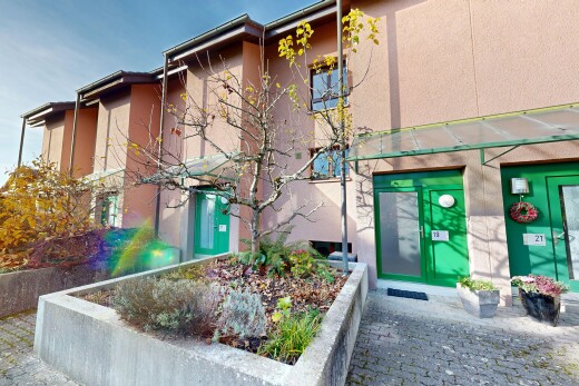 façade avec bardage en stuc, property visible, et day time