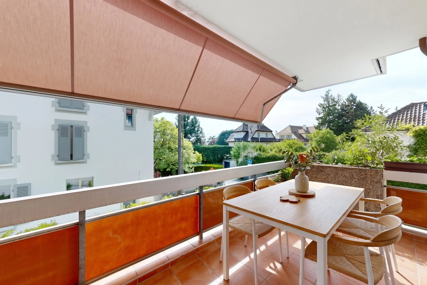 balcon avec balcon, from property, et coin repas extérieur