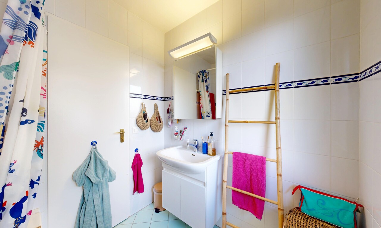 full bath with vanity, tile walls, and curtained shower