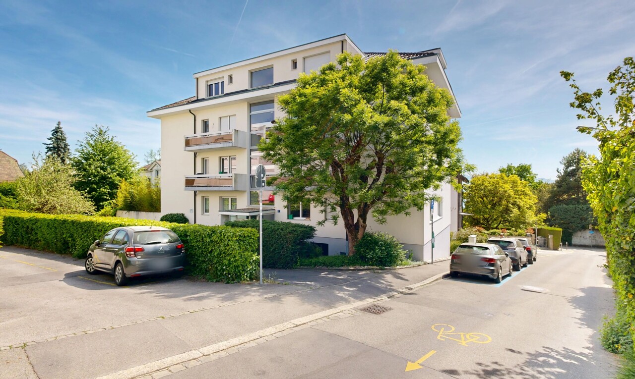 view of apartment building / complex