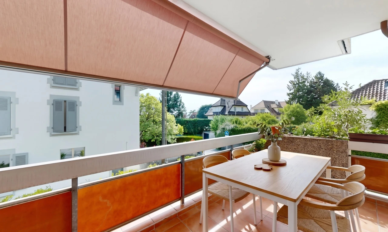 balcon avec balcon, from property, et coin repas extérieur