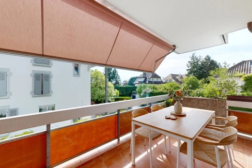 balcon avec balcon, from property, et coin repas extérieur