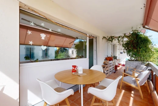 terrasse avec coin repas extérieur
