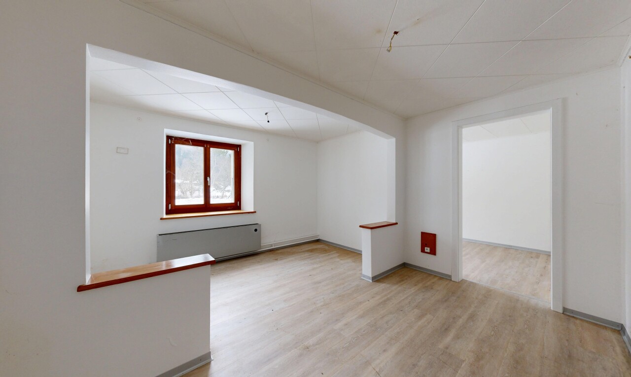 leerer raum mit inside property, holzfußboden, wood finish floor, gipskartonwand, und drywall